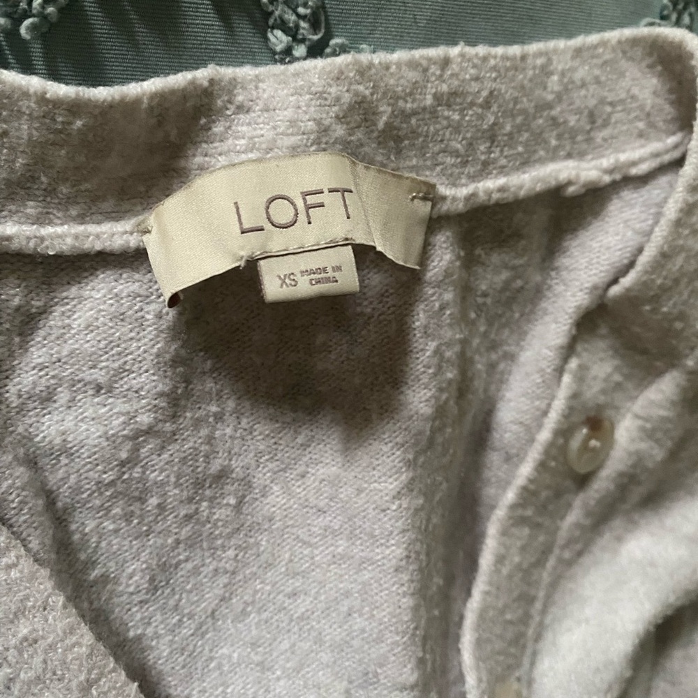XS LOFT Neutral V-neck sweater